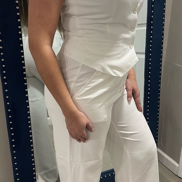 Elegant set for modern woman. - Picture 2 of 4